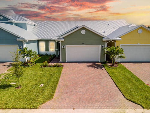 2005 Bridgepointe Circle Unit #98 Vero Beach, FL 32967